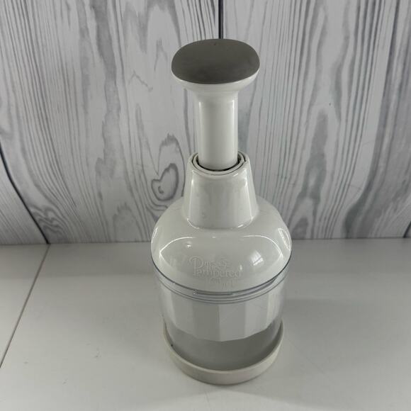 The Pampered Chef Food Chopper USA  #2585 Pre-owned - Picture 1 of 6